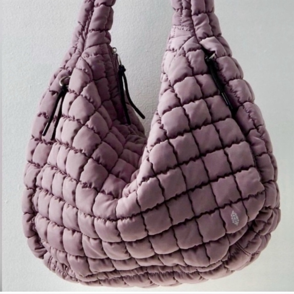 🦪💟 RARE NWOT Free People Movement Quilted Carryall in OYSTER MAUVE